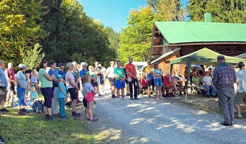 Artikelbild zu Artikel Arbeitseinsatz und Bergmesse auf der Schneelahner Hütte